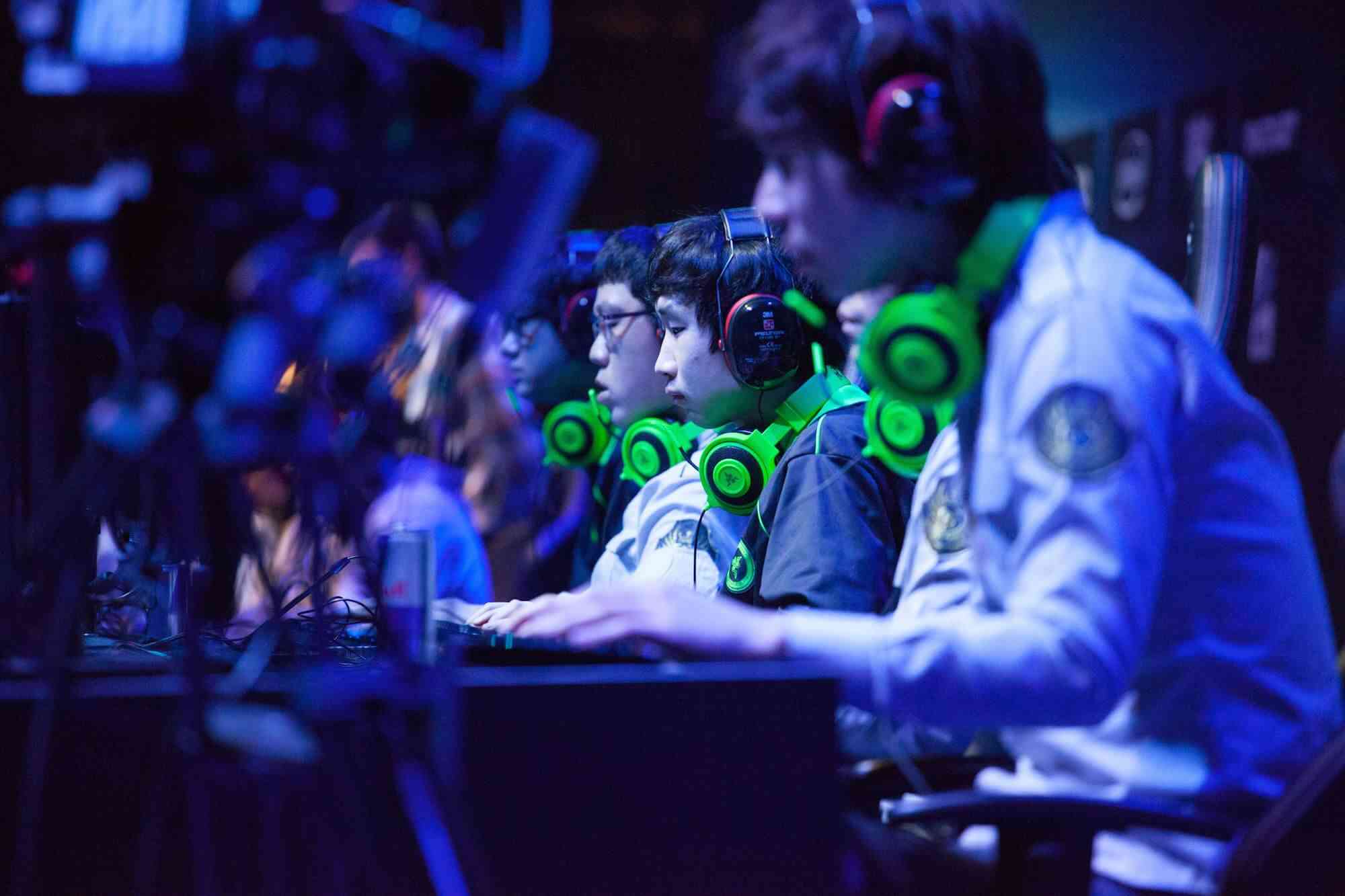 esports_team_at_the_esports_arena_venue